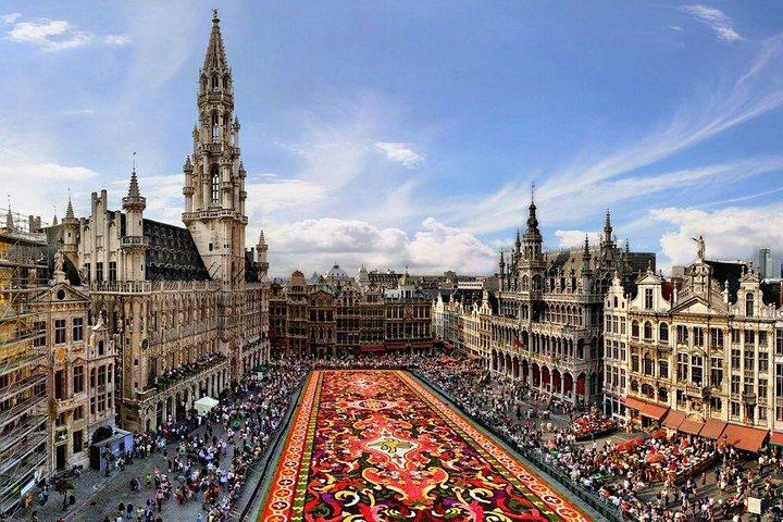 Private 12-hour round transfer to Belgium (Bruges) from Paris