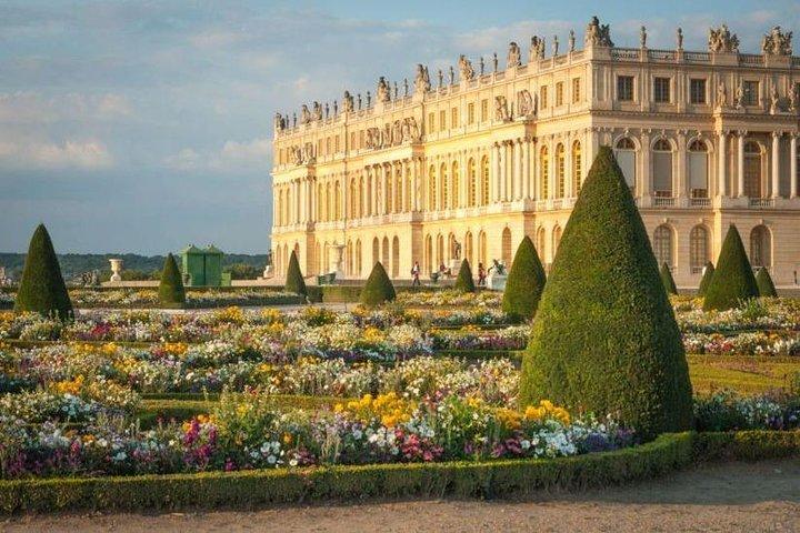Private 5-hour round transfer to Versailles from Paris. Best offer!