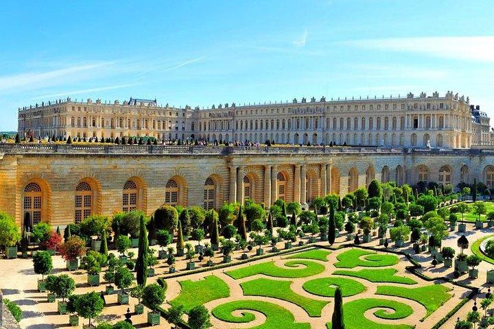 Private 5-hour round transfer to Versailles from Paris. Best offer!