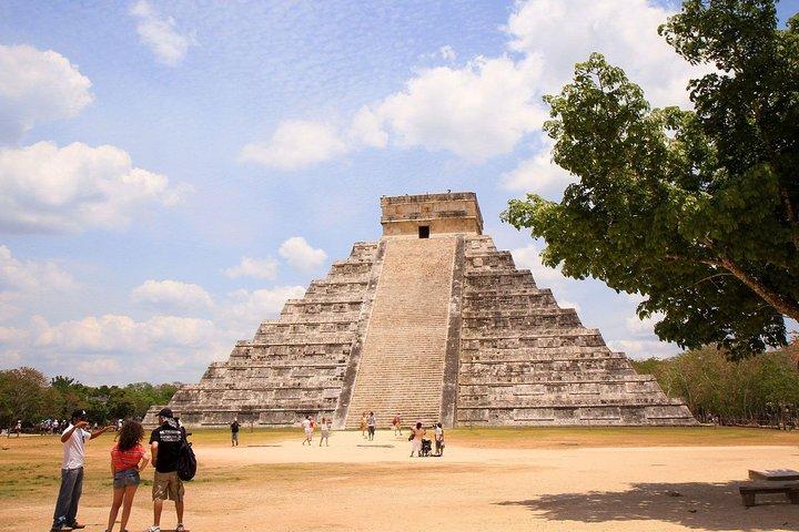 Chichén Itzá Tour with Cenote Xunáan, Valladolid & Lunch