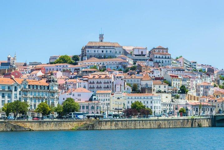 Tour/transfer Lisbon Porto or Porto Lisbon with 3 stops