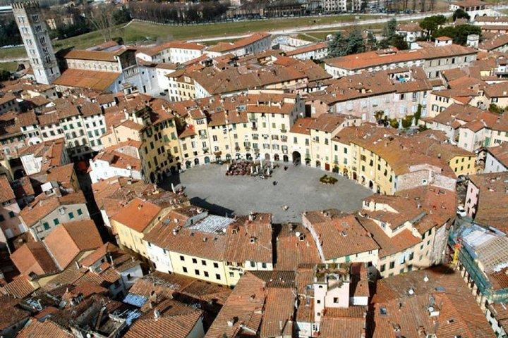 Private car trip to Lucca and Pisa from Florence (8 h)