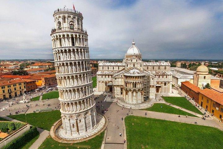 Private car trip to Lucca and Pisa from Florence (8 h)