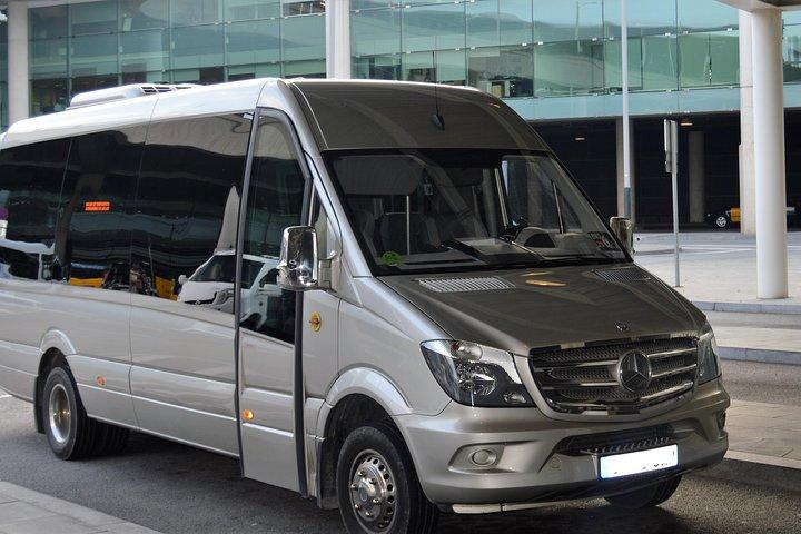 Private Customized Tour from Barcelona to Zaragoza with Guide and Transportation