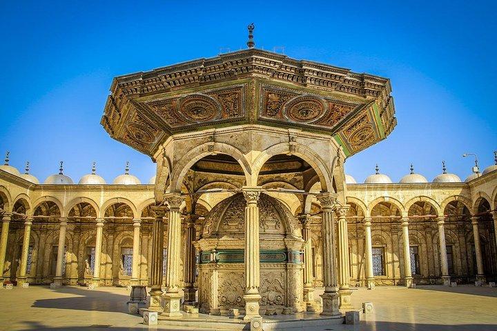 Private Cairo day tour (Museum – citadel – Islamic Cairo-Khan el Khalili Bazzar)