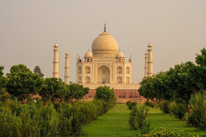 Pune to Taj Mahal and Agra Same Day Tour with Return Flights