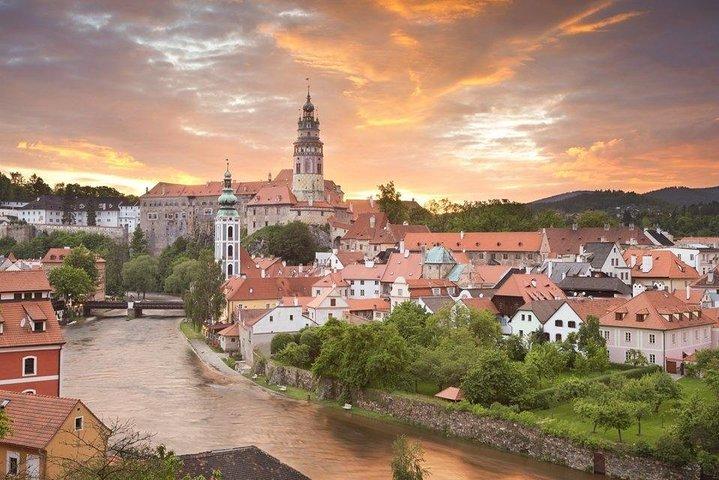 Private One-Way Sightseeing Transfer from Prague to Vienna via Cesky Krumlov