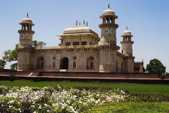 Taj Mahal Sunrise and Agra Overnight Tour from Hyderabad