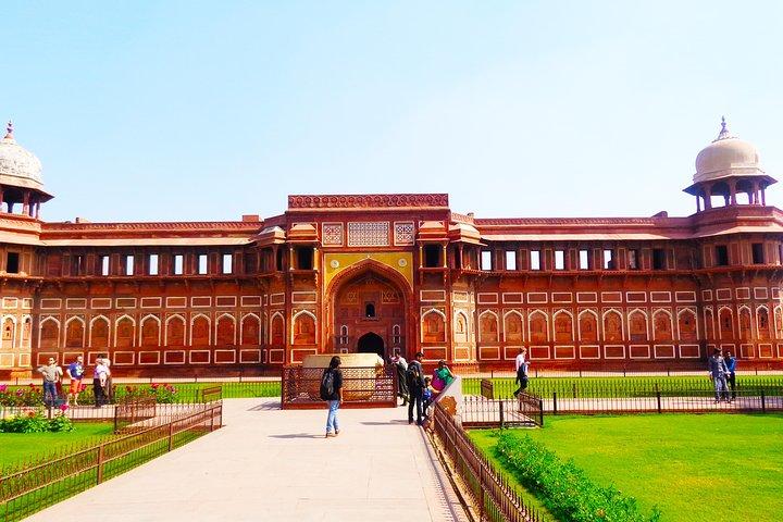 Taj Mahal Sunrise and Agra Overnight Tour from Hyderabad
