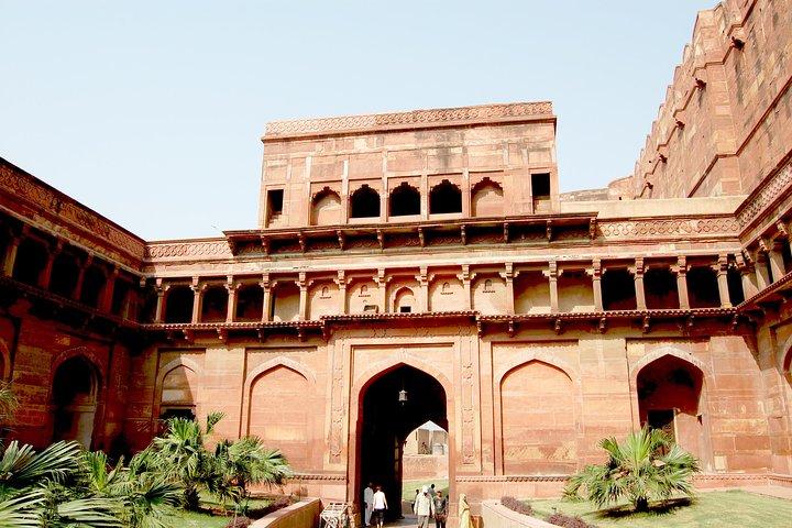 Taj Mahal Sunrise and Agra Overnight Tour from Hyderabad