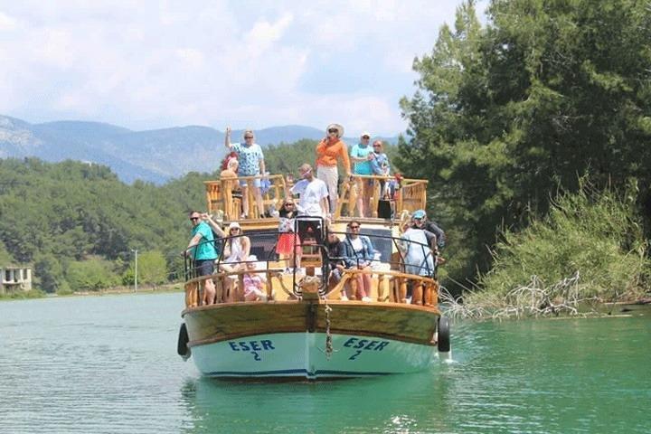 Mix. Tour (Jeep Safari and Boat Tour in Green Lake with Lunch)