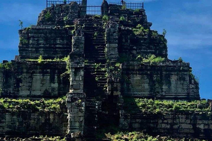 Siem Reap: Overland to Preah Vihear, Koh Ker temple