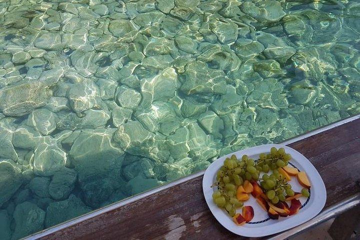 Fun vacation in the clear blue waters of the Saronic Gulf!