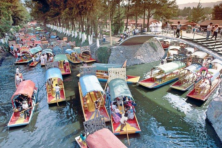 Small Group: Discover Xochimilco, Coyoacán, Frida Kahlo Museum and House