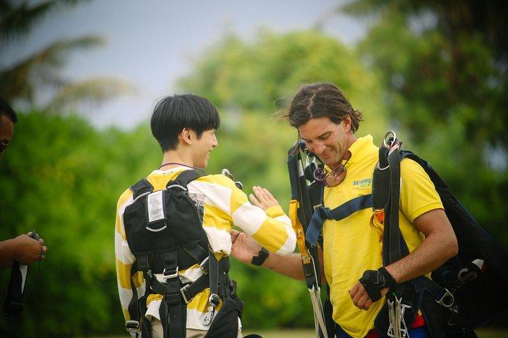 Skydive Fiji Legend 13000ft Tandem Jump (60 seconds free fall)