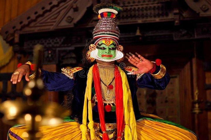 5 Days Kerala Tour Package With 4 Star Stays & Private Houseboat