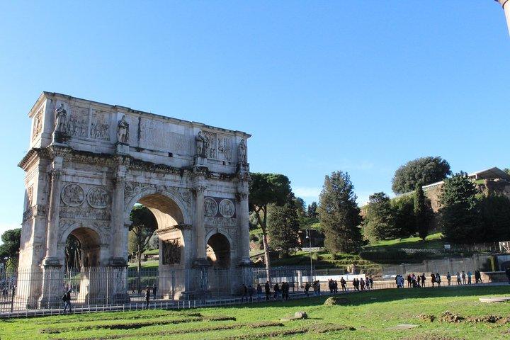 Semi-private tour: Colosseum & Ancient Rome VIP