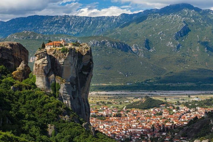Meteora Monasteries Private Daytrip from Athens