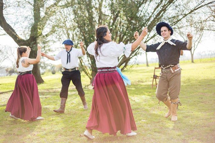 Gaucho Day: Areco Town & Estancia with Private Transfer