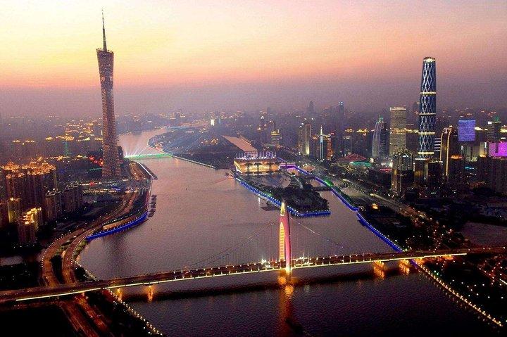 Private Guangzhou Night Tour with Canton Tower and Dim-Sum Dinner
