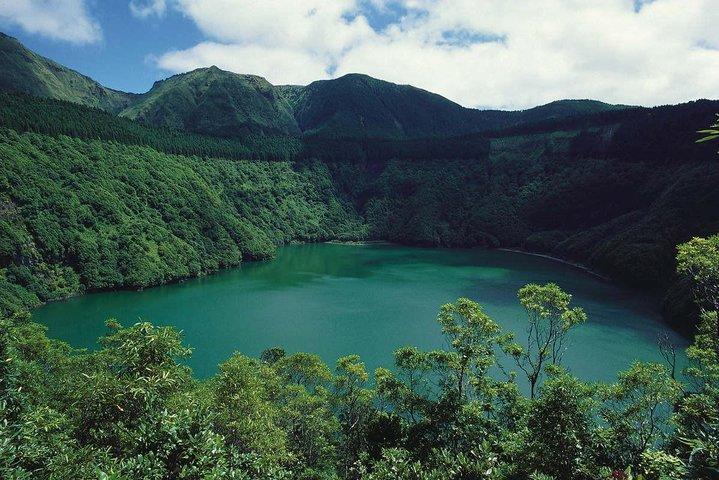 Ponta Delgada: Tour to Sete Cidades Volcano Lakes