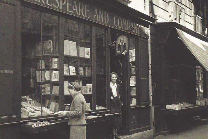 Hemingway in Paris - Small Group Walking Tour