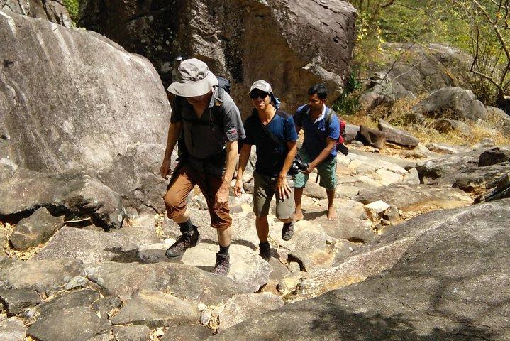 Trekking Dimbulagala Mountain