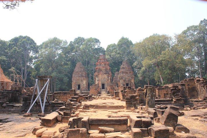 Private One Day Tour To Banteay Srei, Beng Mealea and Rolous Group