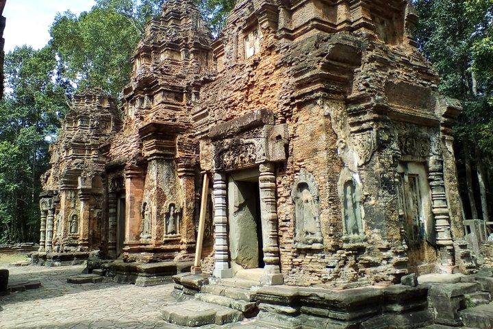 Private One Day Tour To Banteay Srei, Beng Mealea and Rolous Group