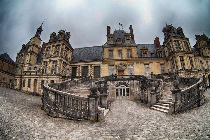 Private tour to Fontainebleau from Paris. Tickets included!