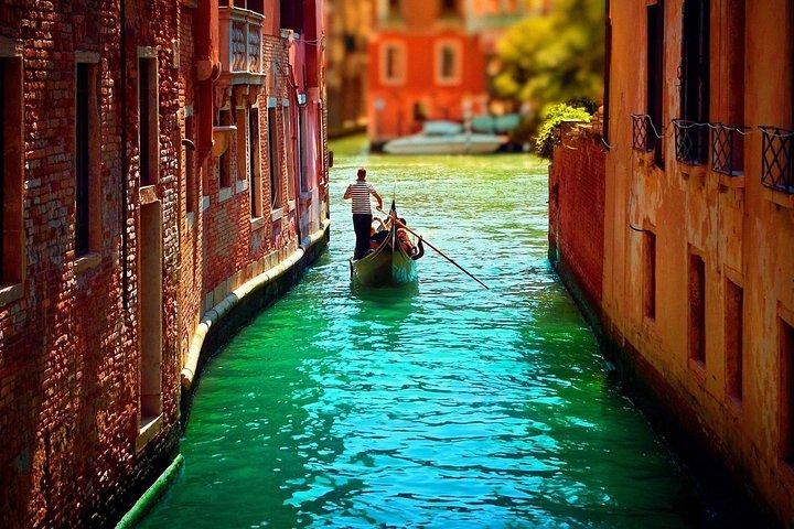 Private Gondola Serenade with Music