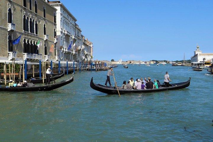 Private Gondola Serenade with Music