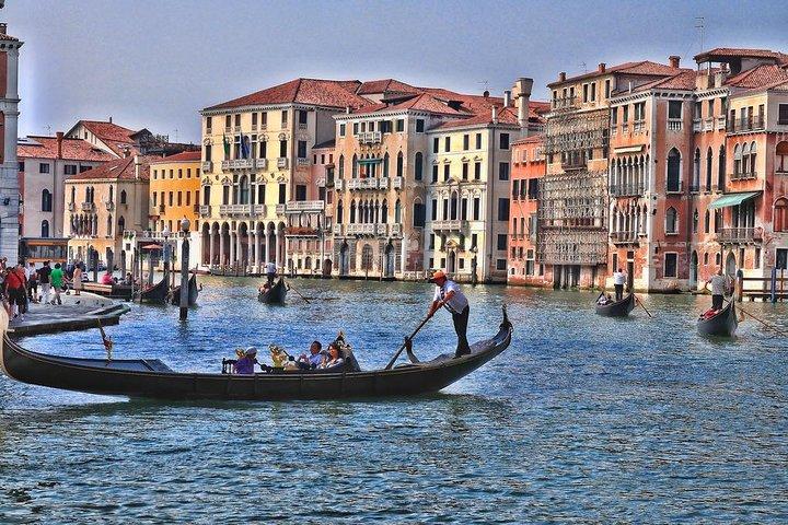 Private Gondola Serenade with Music