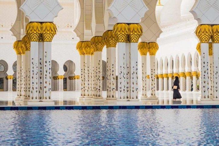 Abu Dhabi City Tour with Buffet Lunch