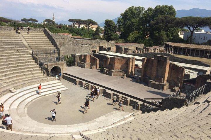 All-Inclusive Pompeii Tour with Guide, Lunch and Ticket from Rome
