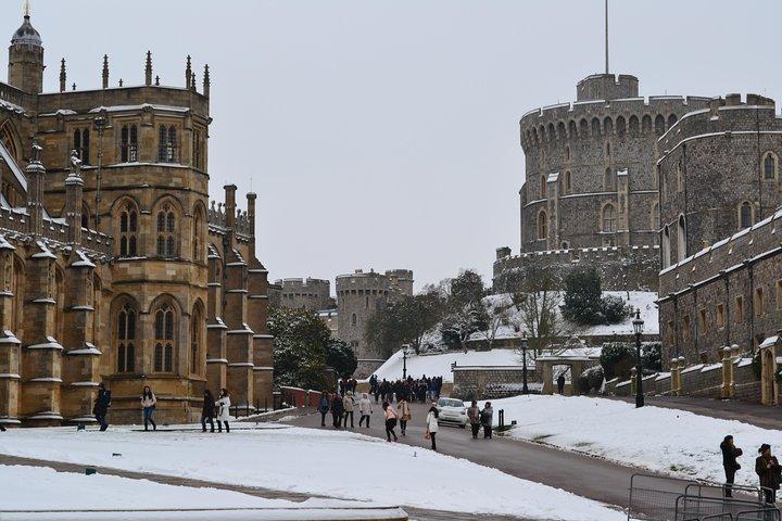 Windsor, Oxford and Avebury's Stone Circle with Christmas Lunch