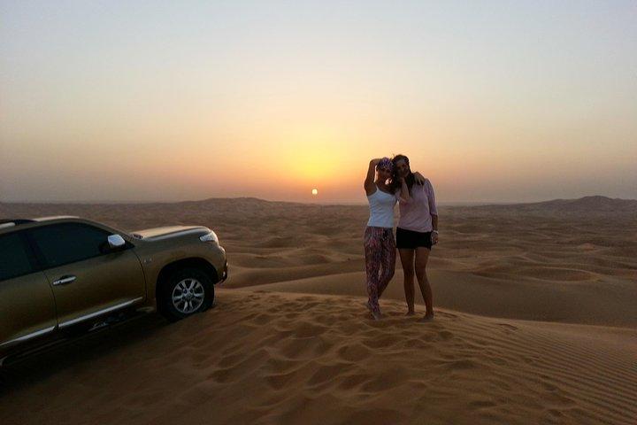 Desert Safari Tour - FULL PROGRAM with Dinner Show and more...