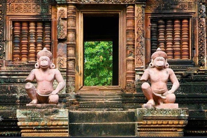 1 Day Angkor Wat with Small Tour, Pre Rup and Banteay Srei tour