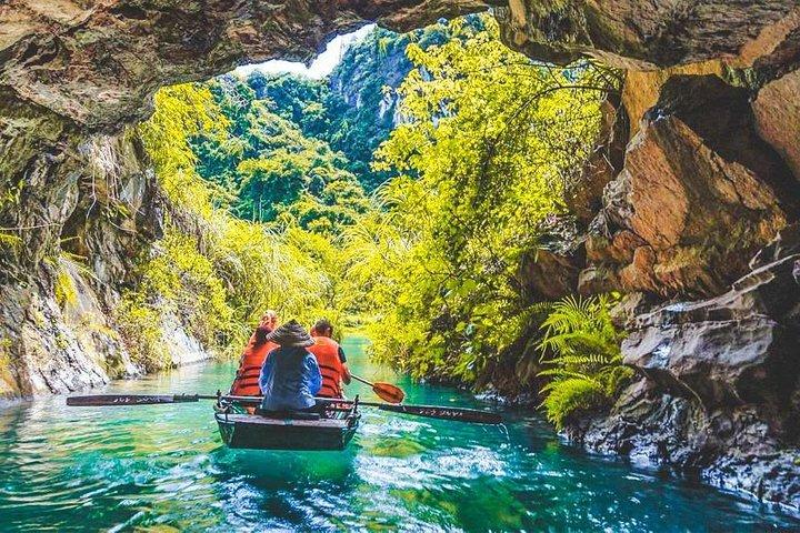 NINH BINH MEMORABLE DAY: Hoa Lu, Mua Cave, boat trip Tam Coc, Trang An optional