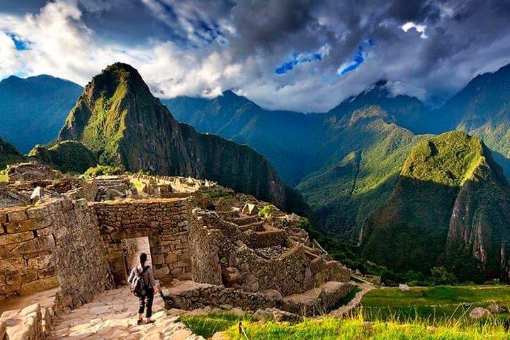 2 Day Sacred Valley and Machu Picchu Tour