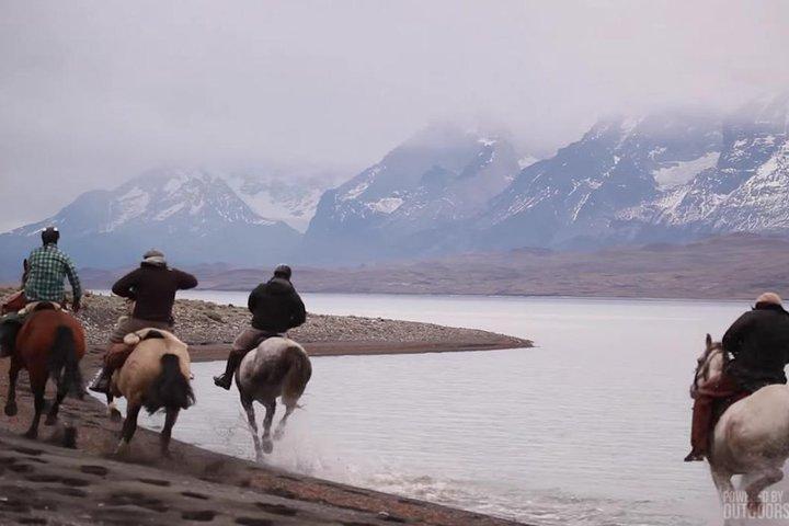 El Calafate Horseback Riding with Lake Argentino Views