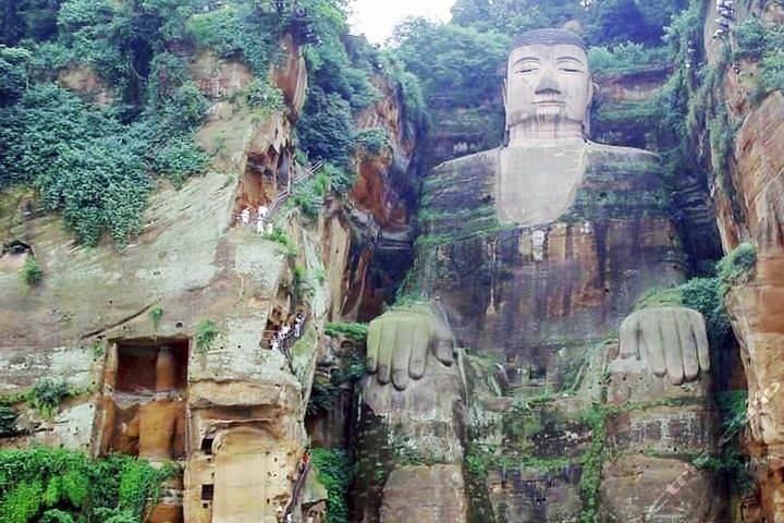 Leshan Giant Buddha and Jinli Ancient Street Day Tour