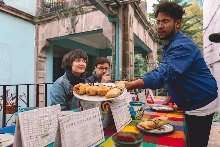 Street Food Tour with Friends