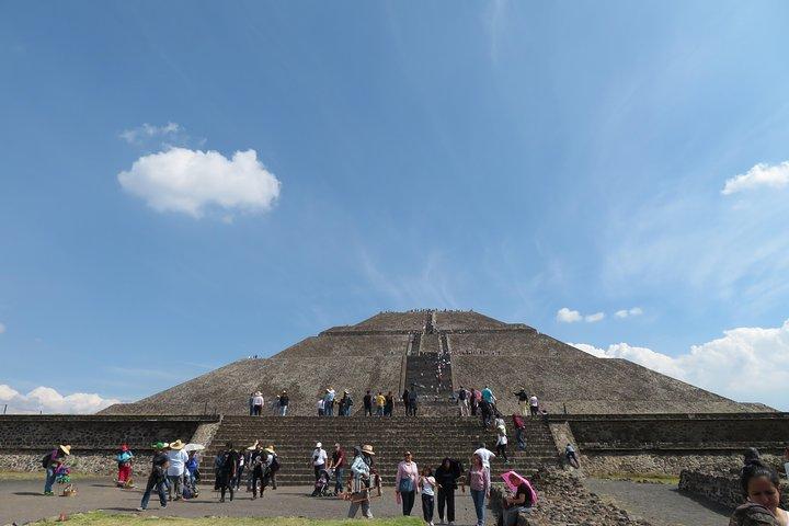 Teotihuacan and Basilica Tour: Tickets, Tequila and Crafts
