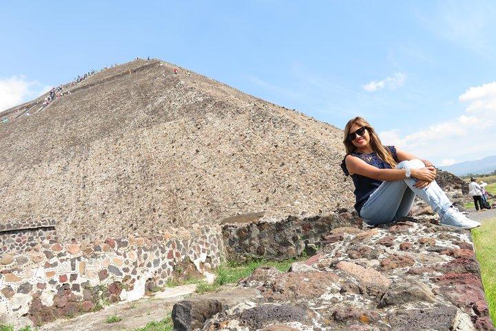 Teotihuacan and Basilica Tour: Tickets, Tequila and Crafts