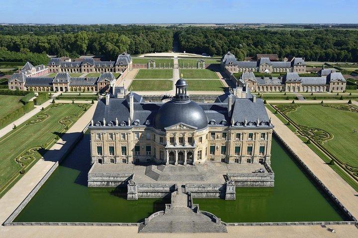 Private Vaux le Vicomte with Minivan