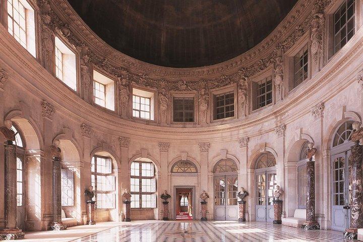 Private Vaux le Vicomte with Minivan
