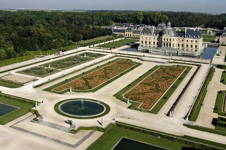 Private Vaux le Vicomte with Minivan