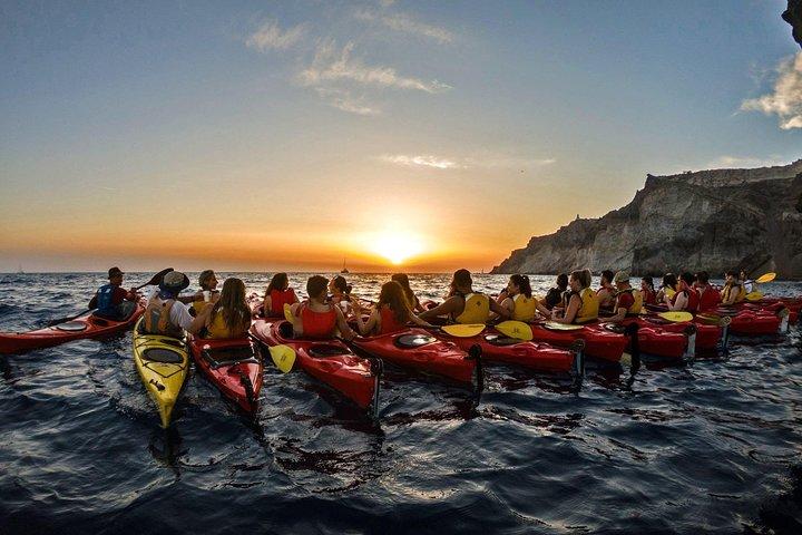 Santorini: Sunset Sea Kayak with Light Dinner with Pick-up Option
