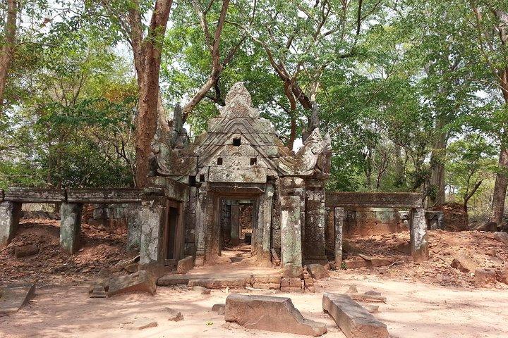 Private One Day Tour to Pyramid Koh Ker & Preah Vihear Temple